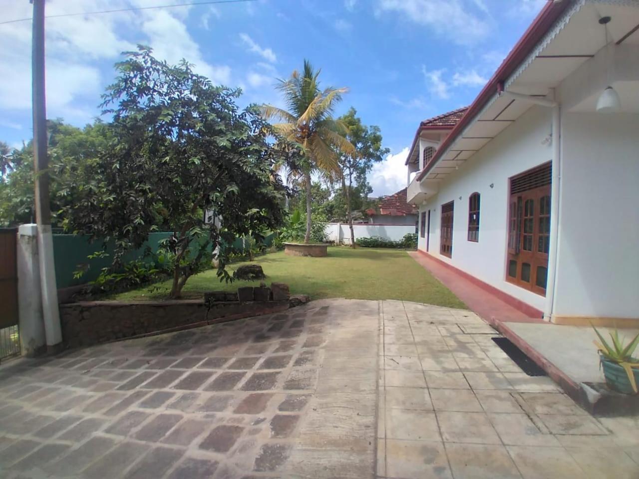 Paradise Galle Luaran gambar