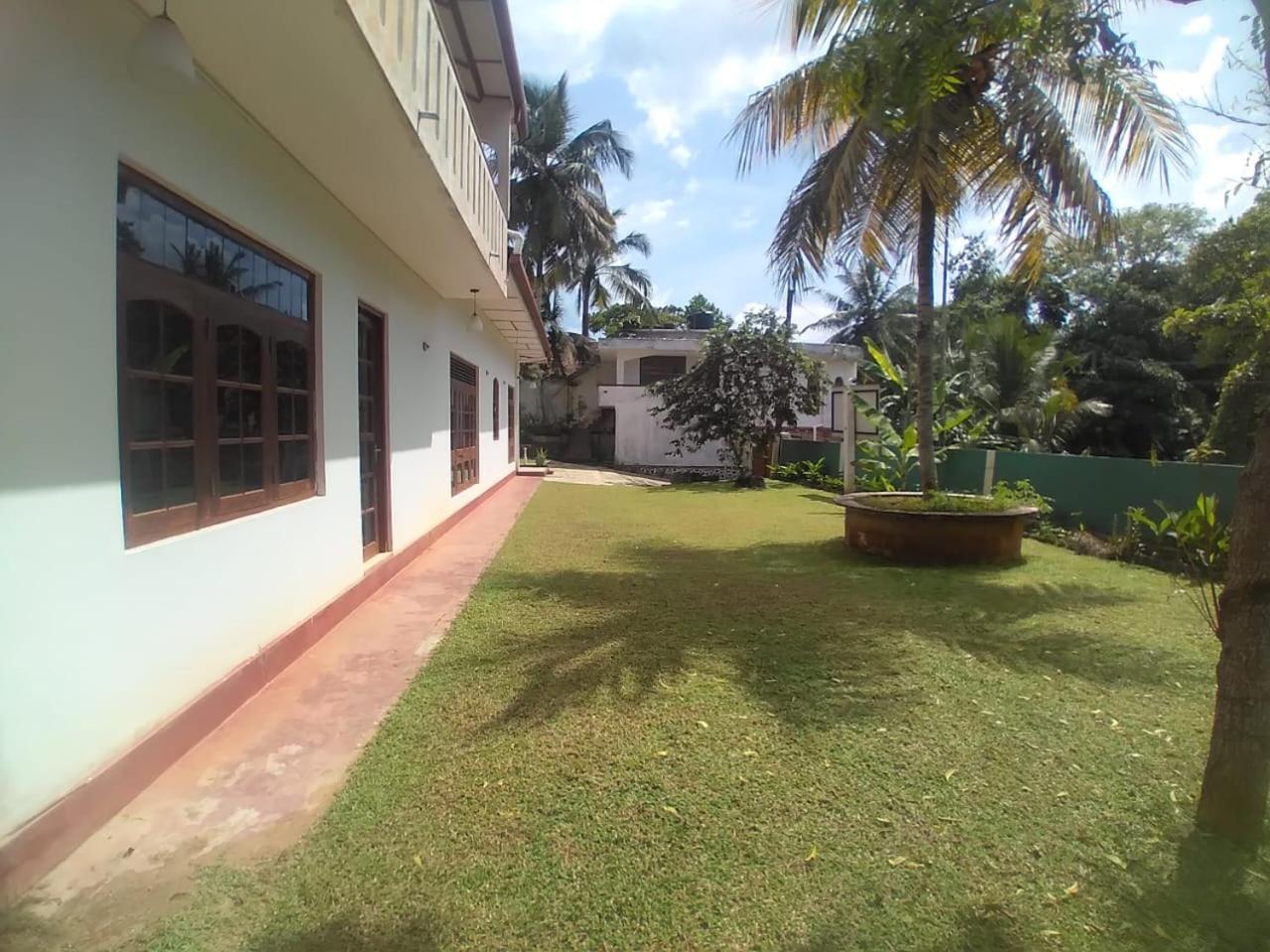 Paradise Galle Luaran gambar